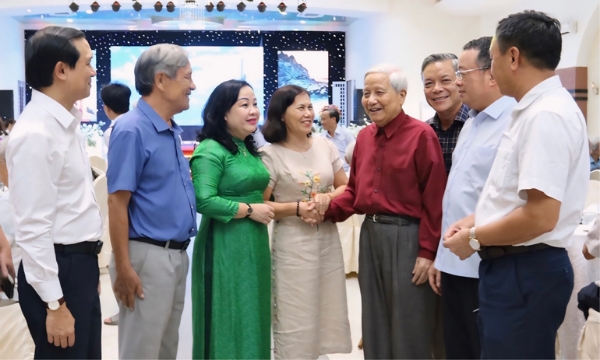 Hiển thị chi tiết cho Gặp mặt, ôn lại chặng đường 35 năm tái lập, xây dựng và phát triển tỉnh Hình ảnh cho bài viết Gặp mặt, ôn lại chặng đường 35 năm tái lập, xây dựng và phát triển tỉnh