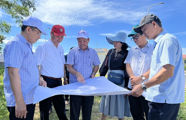 Hiển thị chi tiết cho Bí thư Thành ủy Tuy Hòa kiểm tra thực địa các dự án thi công Hình ảnh cho bài viết Bí thư Thành ủy Tuy Hòa kiểm tra thực địa các dự án thi công