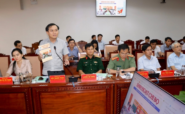 Hiển thị chi tiết cho Sử dụng hiệu quả thông tin sinh hoạt chi bộ: Góp phần phản bác thông tin sai trái, thù địch Hình ảnh cho bài viết Sử dụng hiệu quả thông tin sinh hoạt chi bộ: Góp phần phản bác thông tin sai trái, thù địch