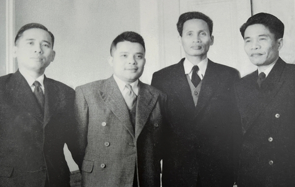 Hiển thị chi tiết cho Kỷ niệm 70 năm ký kết Hiệp định Geneva (1954 - 2024) - Mốc son lịch sử của ngoại giao cách mạng Việt Nam: Con đường đến Hội nghị Geneva (bài 1) Hình ảnh cho bài viết Kỷ niệm 70 năm ký kết Hiệp định Geneva (1954 - 2024) - Mốc son lịch sử của ngoại giao cách mạng Việt Nam: Con đường đến Hội nghị Geneva (bài 1)