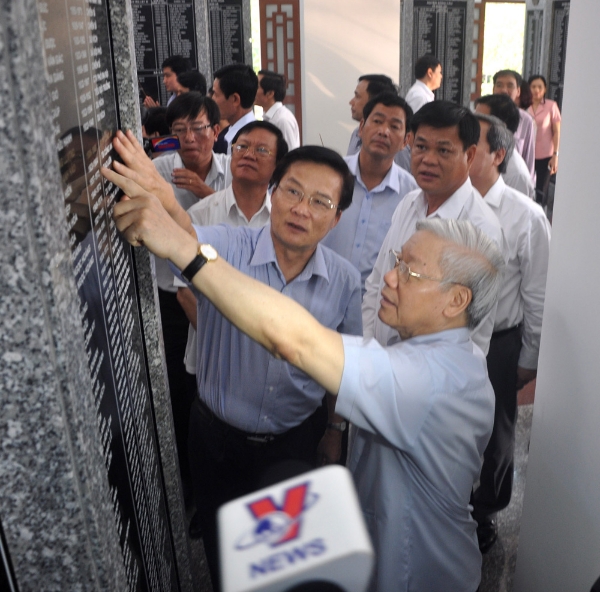 Hiển thị chi tiết cho Tổng Bí thư Nguyễn Phú Trọng với Phú Yên Hình ảnh cho bài viết Tổng Bí thư Nguyễn Phú Trọng với Phú Yên