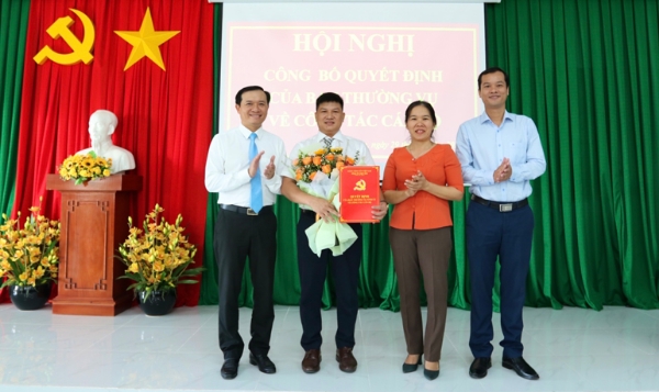 Hiển thị chi tiết cho Ông Huỳnh Văn Thuấn giữ chức Phó Hiệu trưởng Trường Chính trị tỉnh Hình ảnh cho bài viết Ông Huỳnh Văn Thuấn giữ chức Phó Hiệu trưởng Trường Chính trị tỉnh