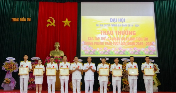Hiển thị chi tiết cho Trung đoàn 196 Hải quân 28 năm xây dựng và trưởng thành Hình ảnh cho bài viết Trung đoàn 196 Hải quân 28 năm xây dựng và trưởng thành