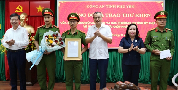 Hiển thị chi tiết cho Thường trực Tỉnh ủy làm việc với Đảng ủy Công an tỉnh Hình ảnh cho bài viết Thường trực Tỉnh ủy làm việc với Đảng ủy Công an tỉnh