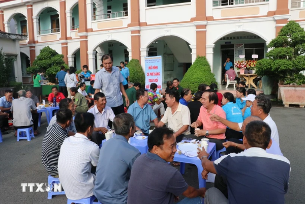 Hiển thị chi tiết cho Quy định 144-QĐ/TW: “Trọng dân” và “gần dân” một cách thực chất Hình ảnh cho bài viết Quy định 144-QĐ/TW: “Trọng dân” và “gần dân” một cách thực chất