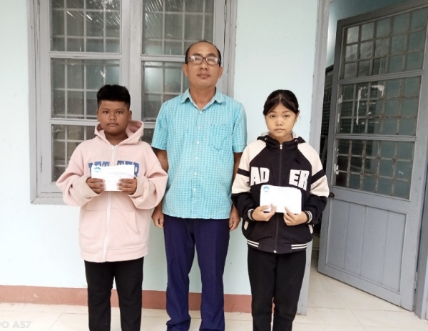 Hiển thị chi tiết cho La Lan Mốc - người thầy giáo tận tâm, tận lực ở buôn làng Phú Mỡ   Hình ảnh cho bài viết La Lan Mốc - người thầy giáo tận tâm, tận lực ở buôn làng Phú Mỡ