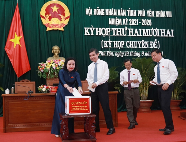 Hiển thị chi tiết cho HĐND tỉnh quyên góp, ủng hộ đồng bào các tỉnh phía Bắc khắc phục hậu quả bão lũ Hình ảnh cho bài viết HĐND tỉnh quyên góp, ủng hộ đồng bào các tỉnh phía Bắc khắc phục hậu quả bão lũ