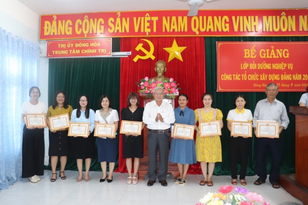 Hình ảnh cho bài viết Đông Hòa: Bồi dưỡng nghiệp vụ công tác tổ chức xây dựng Đảng năm 2024