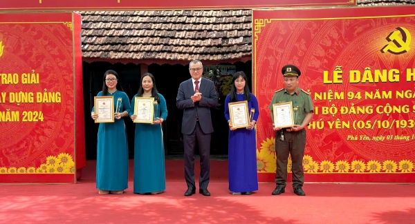 Hiển thị chi tiết cho Giải búa liềm vàng tỉnh Phú Yên năm 2024: Nhiều tác phẩm được đầu tư công phu, chất lượng Hình ảnh cho bài viết Giải búa liềm vàng tỉnh Phú Yên năm 2024: Nhiều tác phẩm được đầu tư công phu, chất lượng