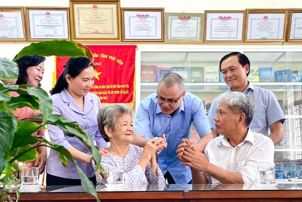 Hiển thị chi tiết cho Phát huy quyền làm chủ của Nhân dân, xây dựng, phát triển và bảo vệ quê hương Phú Yên phú cường và bình yên Hình ảnh cho bài viết Phát huy quyền làm chủ của Nhân dân, xây dựng, phát triển và bảo vệ quê hương Phú Yên phú cường và bình yên