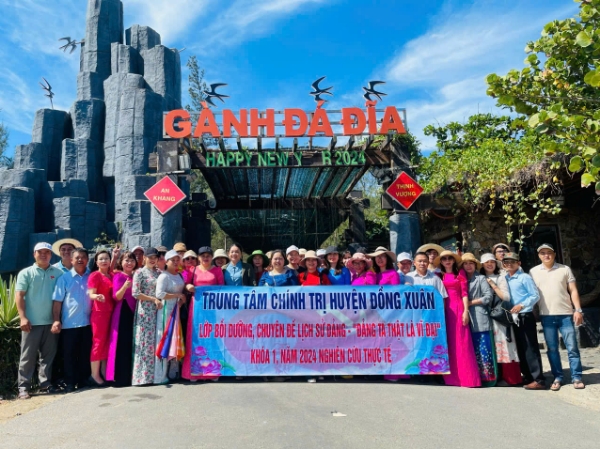 Hình ảnh cho bài viết Kết quả công tác lý luận chính trị năm 2024 trên địa bàn tỉnh Phú Yên