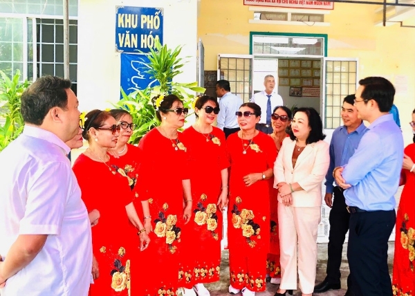 Hình ảnh cho bài viết Đồng chí Phó Bí thư thường trực Tỉnh ủy Cao Thị Hòa An dự Ngày hội Đại đoàn kết toàn dân tộc ở khu dân cư Long Hải Đông