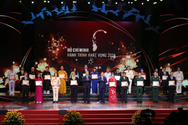 Hình ảnh cho bài viết Đưa việc học và làm theo Bác Hồ trở thành nhu cầu văn hoá tự thân của mỗi người