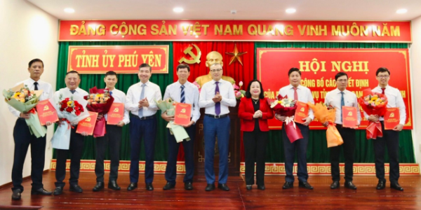 Hình ảnh cho bài viết Thường trực Tỉnh ủy tổ chức Hội nghị công bố các Quyết định của Ban Thường vụ Tỉnh ủy và UBND tỉnh về công tác cán bộ