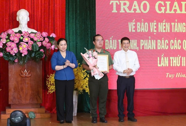 Hình ảnh cho bài viết Thành uỷ Tuy Hoà: Tổng kết và trao giải Cuộc thi về bảo vệ nền tảng tư tưởng của Đảng lần thứ II, năm 2024
