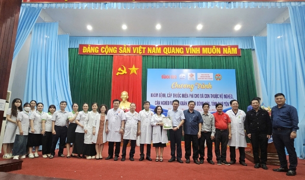Hình ảnh cho bài viết Đông Hòa: Khám bệnh, cấp thuốc miễn phí cho 500 nông dân