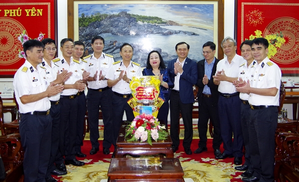 Hình ảnh cho bài viết Đoàn công tác Cục Hậu cần - Kỹ thuật Hải quân thăm và làm việc tại Phú Yên