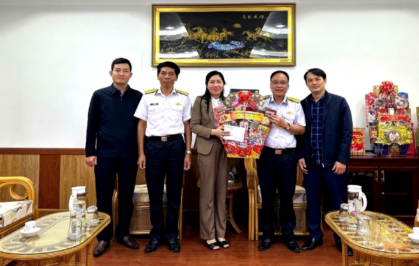 Hình ảnh cho bài viết Ban Tuyên giáo Tỉnh ủy Phú Yên thăm, chúc tết các đơn vị hải quân