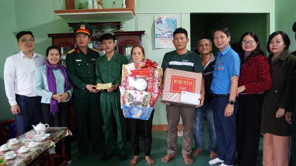 Hình ảnh cho bài viết Thăm, động viên, tặng quà cho thanh niên công giáo ở huyện Tuy An trúng tuyển nghĩa vụ quân sự năm 2025