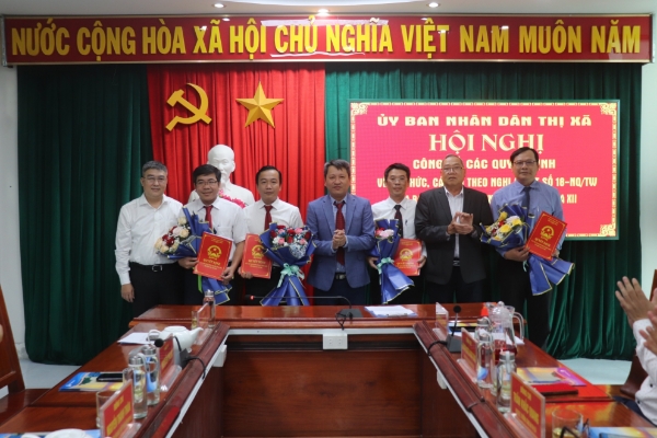 Hình ảnh cho bài viết Đông Hòa: Công bố các quyết định về tổ chức, cán bộ theo Nghị quyết 18 của BCH Trung ương Đảng