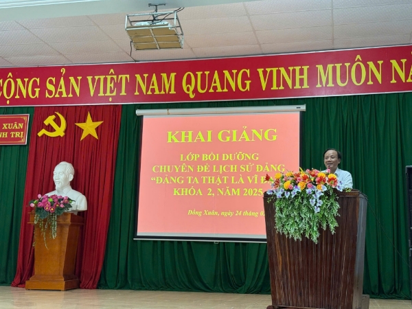 Hình ảnh cho bài viết Đồng Xuân: Khai giảng lớp bồi dưỡng chuyên đề Lịch sử Đảng - “Đảng ta thật vĩ đại” khoá 2, năm 2025