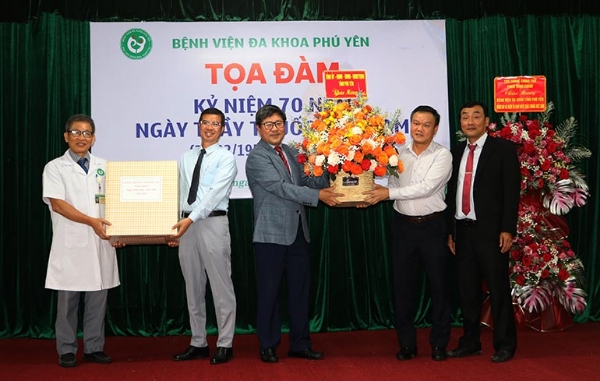 Hình ảnh cho bài viết Phó Chủ tịch UBND tỉnh Đào Mỹ thăm, chúc mừng Ngày Thầy Thuốc Việt Nam