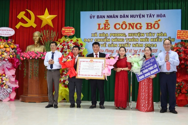 Hình ảnh cho bài viết Tây Hòa: Công bố xã Hòa Phong đạt chuẩn nông thôn mới kiểu mẫu năm 2024