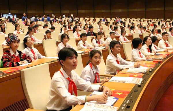 Hình ảnh cho bài viết Bồi đắp lý luận chính trị - hành trang của thanh niên trong kỷ nguyên vươn mình