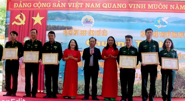 Hình ảnh cho bài viết Tích cực vận động phụ nữ tham gia xây dựng và bảo vệ chủ quyền an ninh biên giới, biển đảo 