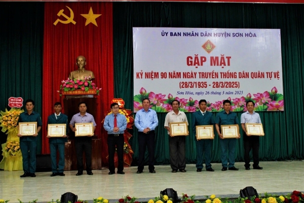 Hình ảnh cho bài viết Gặp mặt kỷ niệm 90 năm Ngày truyền thống Dân quân tự vệ