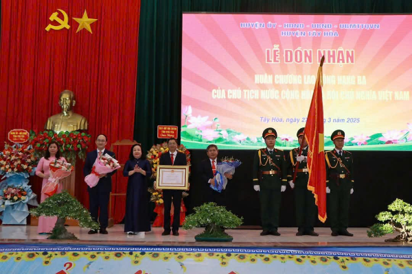 Hình ảnh cho bài viết Tây Hòa: Gặp mặt kỷ niệm 50 năm Ngày giải phóng tỉnh Phú Yên, 90 năm Ngày truyền thống Dân quân tự vệ Việt Nam và Lễ đón nhận Huân chương Lao động hạng Ba