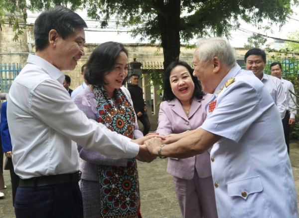 Hình ảnh cho bài viết Phó Chủ tịch Quốc hội Nguyễn Thị Thanh thăm Anh hùng lực lượng vũ trang nhân dân Hồ Đắc Thạnh