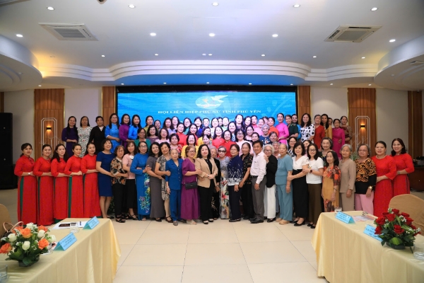 Hình ảnh cho bài viết Gặp mặt nguyên Ủy viên Ban Chấp hành chuyên trách Hội LHPN tỉnh Phú Yên qua các thời kỳ
