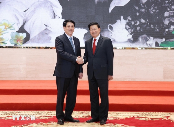 Hình ảnh cho bài viết Giao lưu Hữu nghị Việt-Lào với chủ đề 'Tình sâu hơn nước Hồng Hà-Cửu Long'