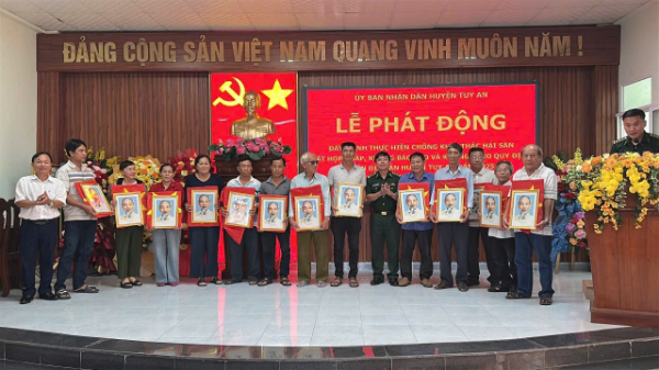 Hình ảnh cho bài viết Phát động thực hiện chống khai thác hải sản bất hợp pháp năm 2025