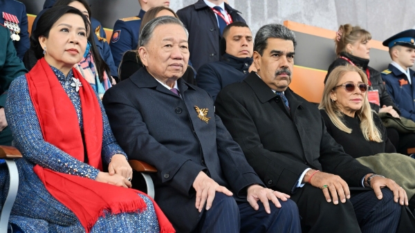 Hình ảnh cho bài viết [Ảnh] Tổng Bí thư Tô Lâm cùng lãnh đạo quốc tế dự lễ duyệt binh kỷ niệm 80 năm Chiến thắng phát-xít tại Nga