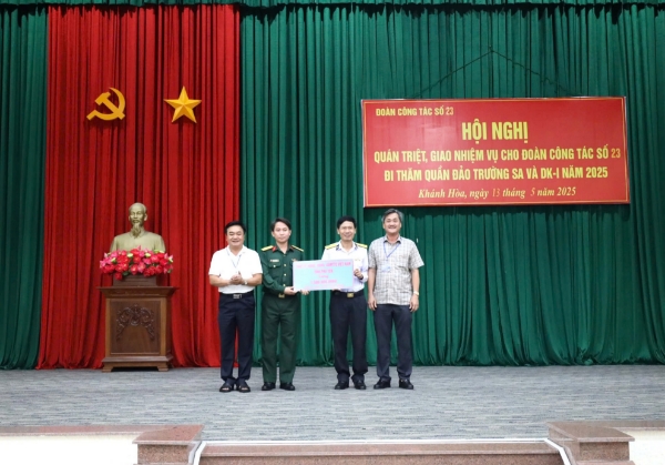 Hình ảnh cho bài viết Đoàn công tác tỉnh Phú Yên thăm quần đảo Trường Sa và nhà giàn DK-1