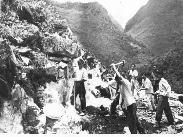 Hiển thị chi tiết cho TƯ TƯỞNG HỒ CHÍ MINH - NGỌN LỬA SOI ĐƯỜNG: TẠC VÀO ĐÁ CON ĐƯỜNG HẠNH PHÚC Hình ảnh cho bài viết TƯ TƯỞNG HỒ CHÍ MINH - NGỌN LỬA SOI ĐƯỜNG: TẠC VÀO ĐÁ CON ĐƯỜNG HẠNH PHÚC