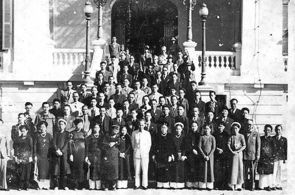 Hình ảnh cho bài viết TƯ TƯỞNG HỒ CHÍ MINH - NGỌN LỬA SOI ĐƯỜNG: VÌ CÔNG CUỘC ÍCH QUỐC, LỢI DÂN