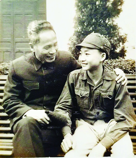 Hình ảnh cho bài viết TƯ TƯỞNG HỒ CHÍ MINH - NGỌN LỬA SOI ĐƯỜNG: NHỮNG MÙA HÈ “BAO SÂN” TRONG PHỦ CHỦ TỊCH