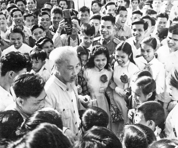 Hình ảnh cho bài viết TƯ TƯỞNG HỒ CHÍ MINH - NGỌN LỬA SOI ĐƯỜNG: LỜI BÁC DẠY, HỌC SUỐT ĐỜI CHƯA ĐỦ