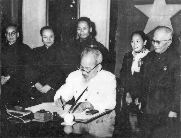 Hình ảnh cho bài viết TƯ TƯỞNG HỒ CHÍ MINH - NGỌN LỬA SOI ĐƯỜNG: ĐÍCH ĐẾN CỦA KỶ NGUYÊN VƯƠN MÌNH