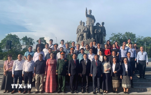 Hình ảnh cho bài viết Nguyện kế tục gìn giữ và phát triển mối tình vĩ đại và đặc biệt Việt Nam-Lào