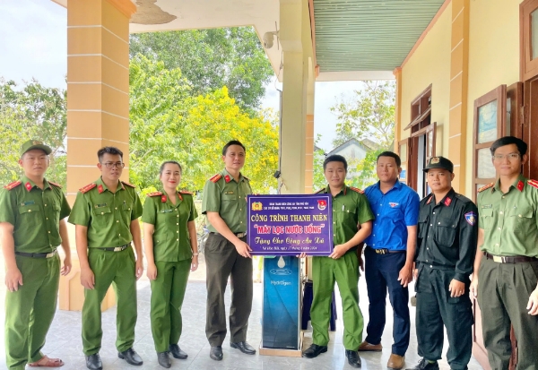 Hiển thị chi tiết cho Triển lãm “Những tấm gương bình dị mà cao quý” năm 2025 Hình ảnh cho bài viết Triển lãm “Những tấm gương bình dị mà cao quý” năm 2025