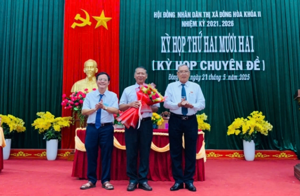 Hình ảnh cho bài viết Đông Hoà: Kỳ họp thứ 22 (Kỳ họp chuyên đề) HĐND thị xã khóa II, thông qua dự án đầu tư 11,2 tỉ đồng thay bóng đèn chiếu sáng công cộng các tuyến đường đô thị