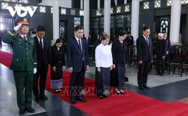 Hình ảnh cho bài viết Đoàn đại biểu cấp cao Campuchia viếng nguyên Chủ tịch nước Trần Đức Lương