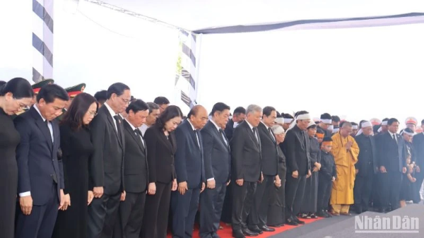 Hình ảnh cho bài viết Cử hành trọng thể Lễ an táng nguyên Chủ tịch nước Trần Đức Lương