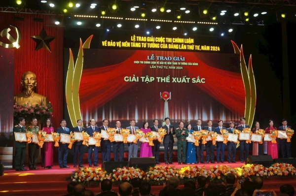 Hình ảnh cho bài viết Một thế kỷ báo chí với nhiệm vụ "phò chính, trừ tà"