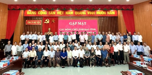 Hiển thị chi tiết cho Ban Thường vụ Tỉnh ủy gặp mặt các đồng chí lãnh đạo tỉnh, tỉnh ủy viên qua các thời kỳ Hình ảnh cho bài viết Ban Thường vụ Tỉnh ủy gặp mặt các đồng chí lãnh đạo tỉnh, tỉnh ủy viên qua các thời kỳ