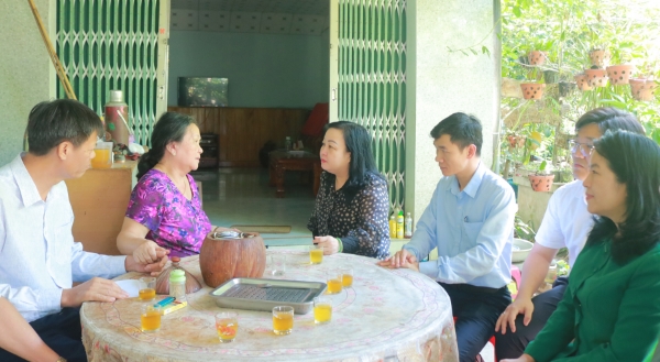 Hiển thị chi tiết cho Bí thư Tỉnh ủy Cao Thị Hòa An thăm, tặng quà thương bệnh binh tiêu biểu Hình ảnh cho bài viết Bí thư Tỉnh ủy Cao Thị Hòa An thăm, tặng quà thương bệnh binh tiêu biểu